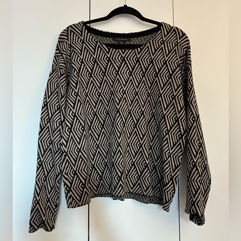 Tahari Chic geometric patterned sweater | Size: M